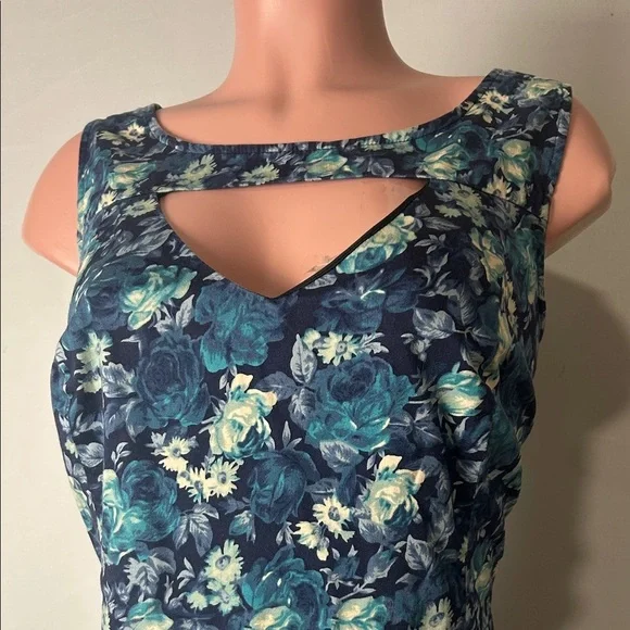 Torrid Cotton Peplum Top Women's Plus Size 2/2X Floral Print Keyhole Neck Zip - Picture 2 of 9